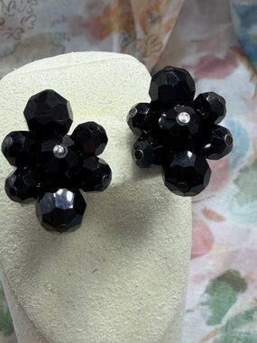 Vintage Sherman Classic Black Floral Cluster Clip-On Earrings
